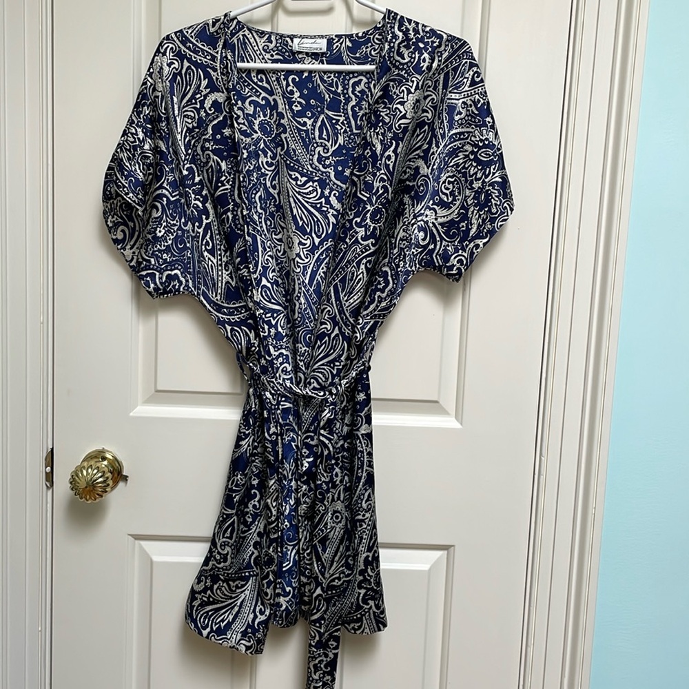 Vintage Linda (Lundstrom) for Eaton’s - nice satin robe - navy w ivory